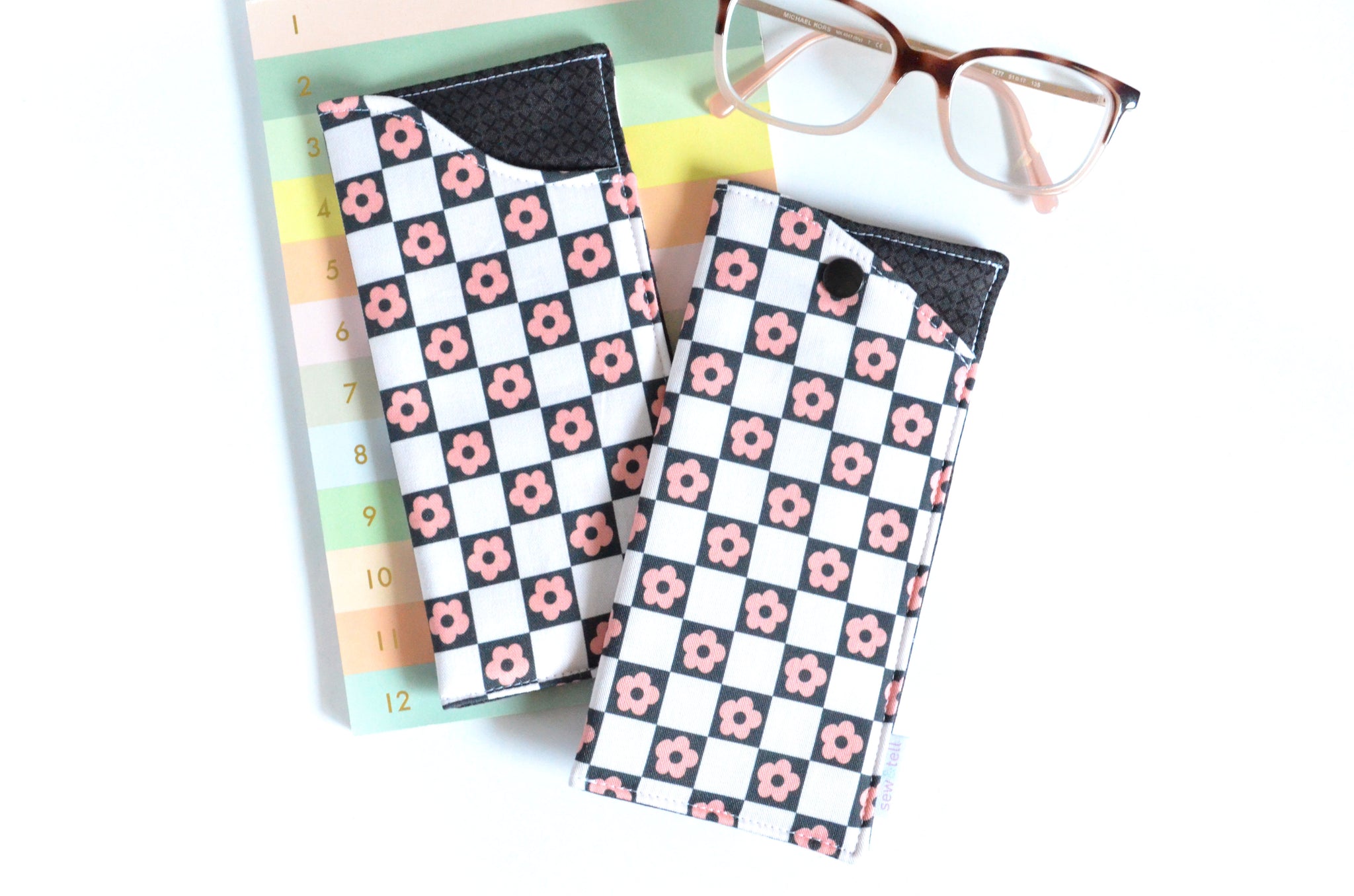 Black & White Daisy Checker Glasses Case