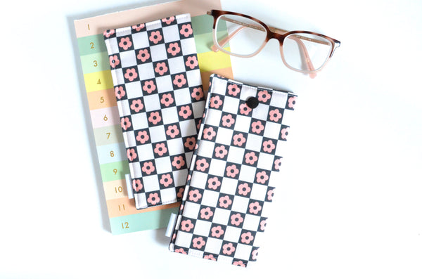 Black & White Daisy Checker Glasses Case