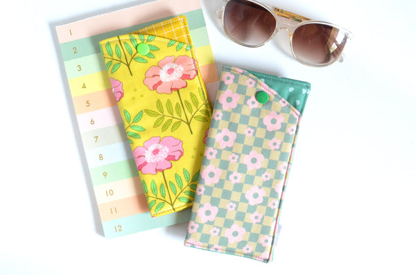 Green Retro Floral Glasses Case