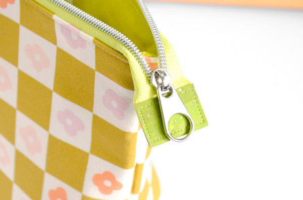 Green Daisy Checker - Jumbo & Boxy Toiletry Bags