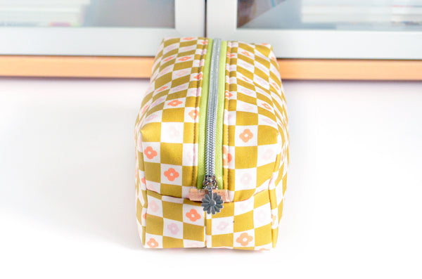 Green Daisy Checker - Jumbo & Boxy Toiletry Bags