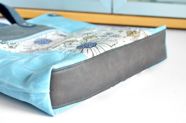 Light Blue Daisy Crossbody Tote Bag