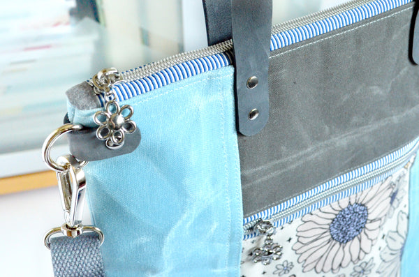 Light Blue Daisy Crossbody Tote Bag